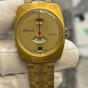 VINTAGE 1960's LUCERNE JUMP HOUR MECHANICAL DIGITAL GOLD TONE DATE  DOESN’T WORK